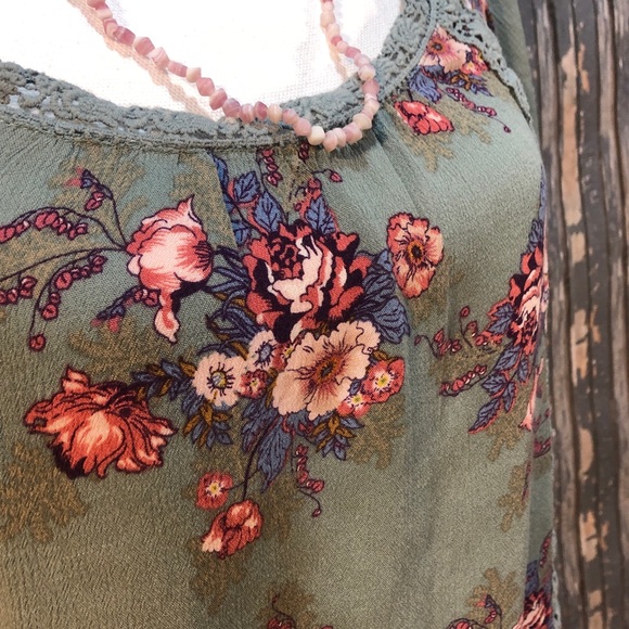 Rue21 Floral Boho Cold Shoulder Top - Picture 3 of 9